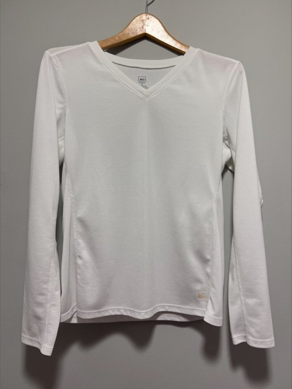 REI Women's Medium White Long Sleeve V-Neck Performance Active Top USA